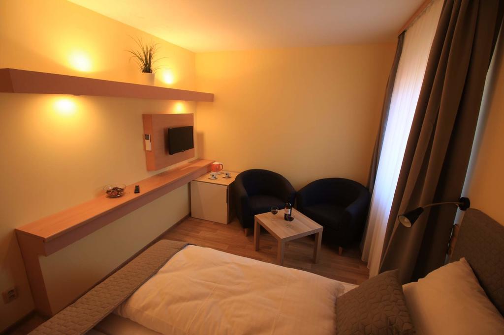 U Admirala Hotel Kladno Eksteriør billede